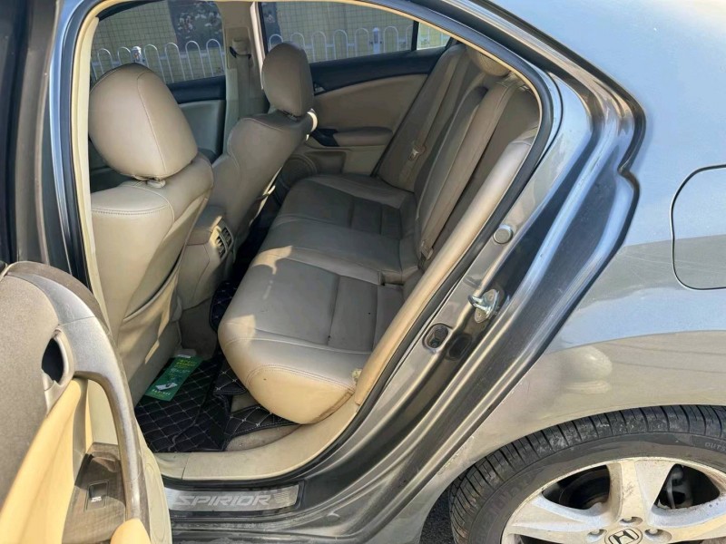 珠海13年本田思铂睿4