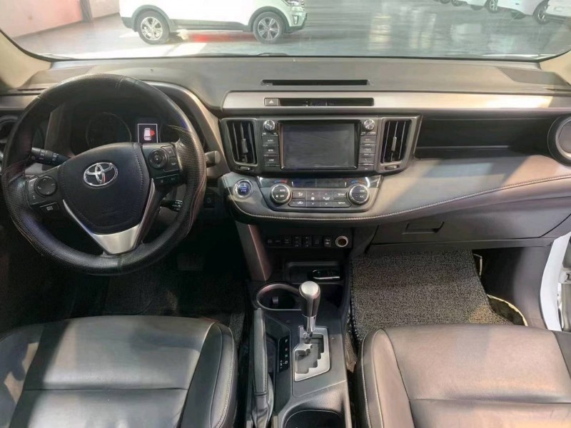 襄阳19年丰田RAV43