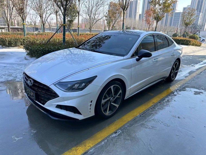 济宁21年现代索纳塔十3