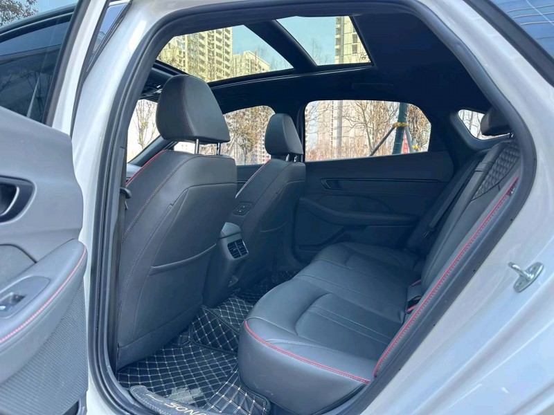 济宁21年现代索纳塔十7