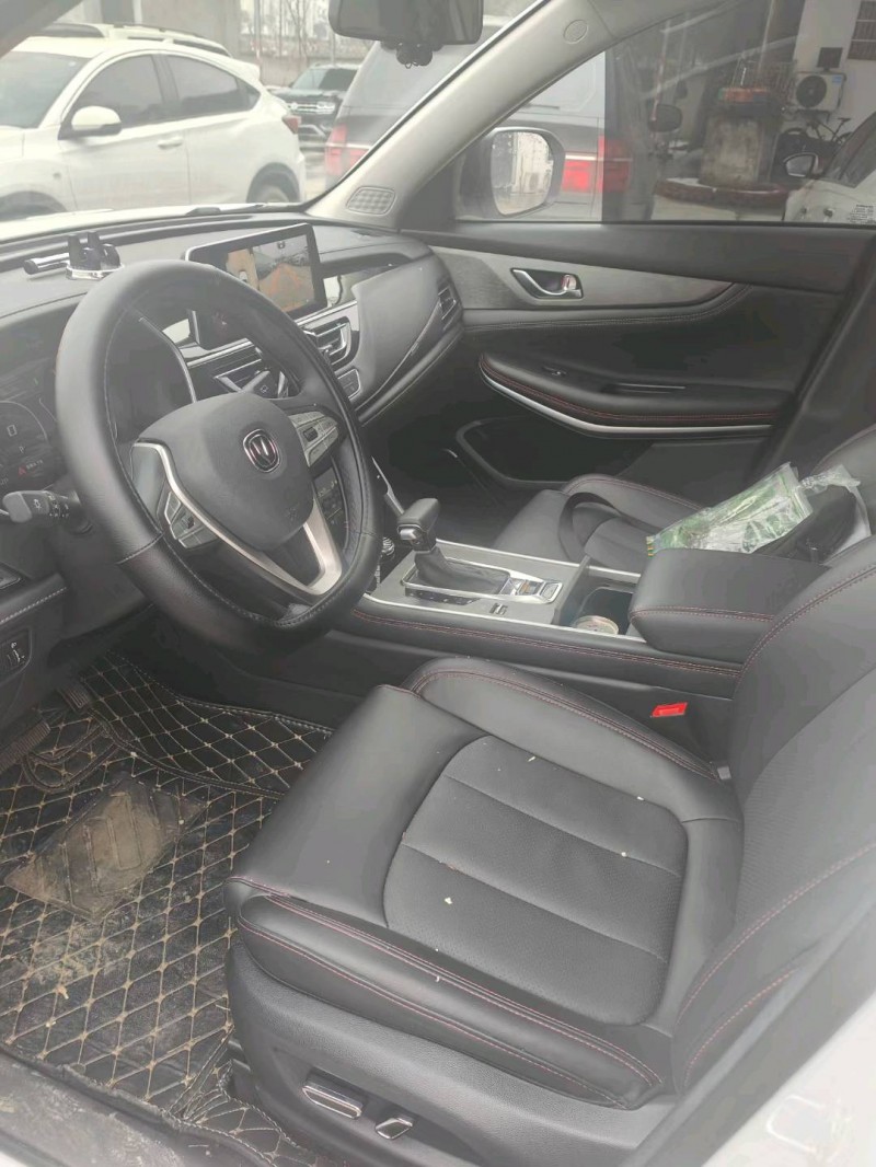 宜昌22年长安汽车CS757