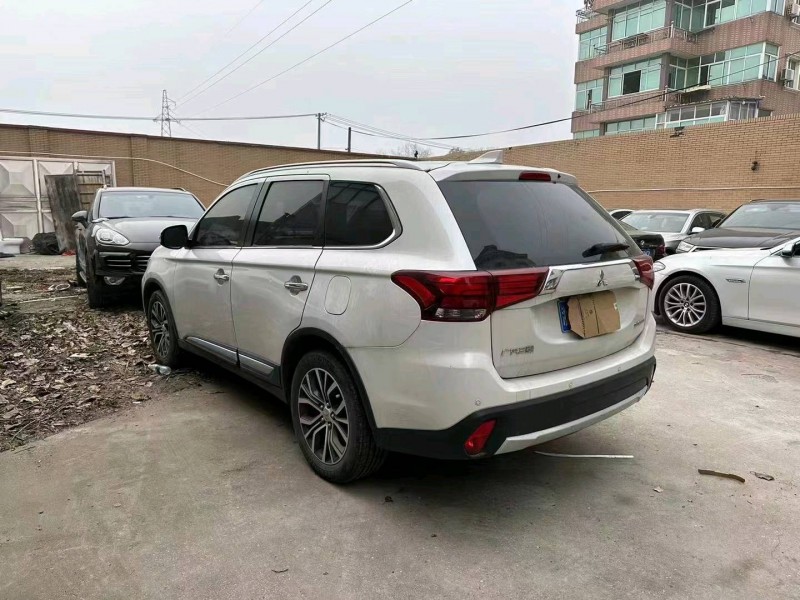 湖州18年三菱歐藍德4