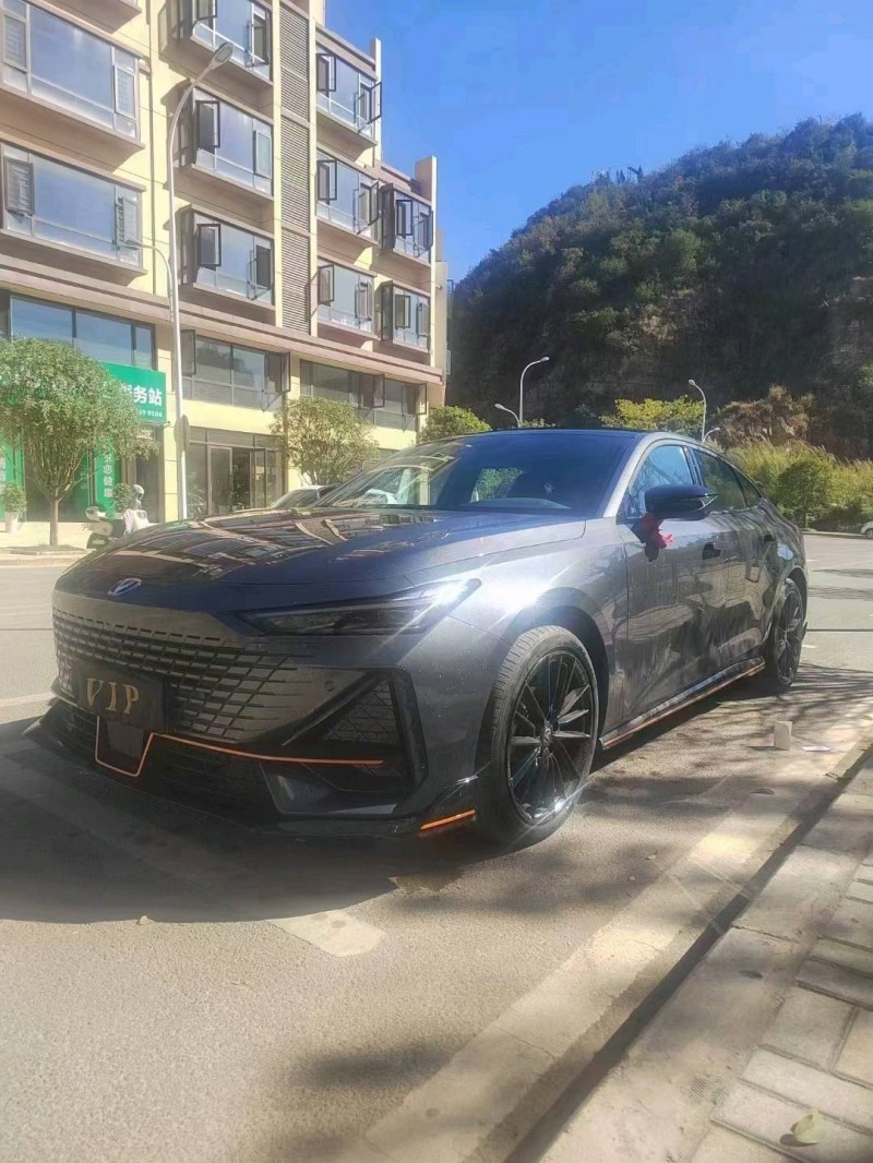 黔西南23年長安汽車UNI-V2