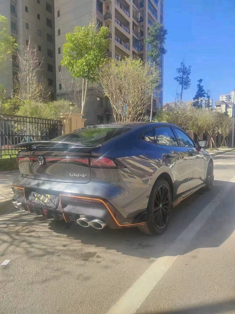 黔西南23年長安汽車UNI-V6