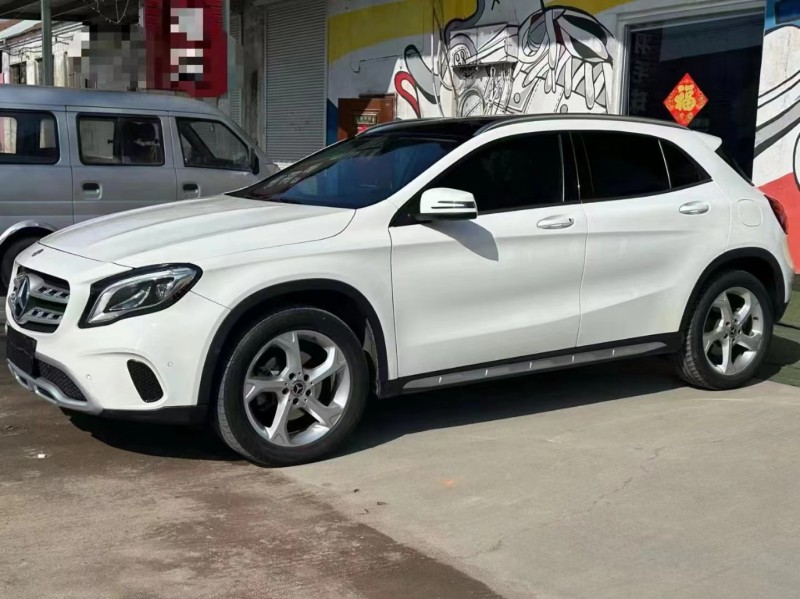 济宁19年奔驰GLA2