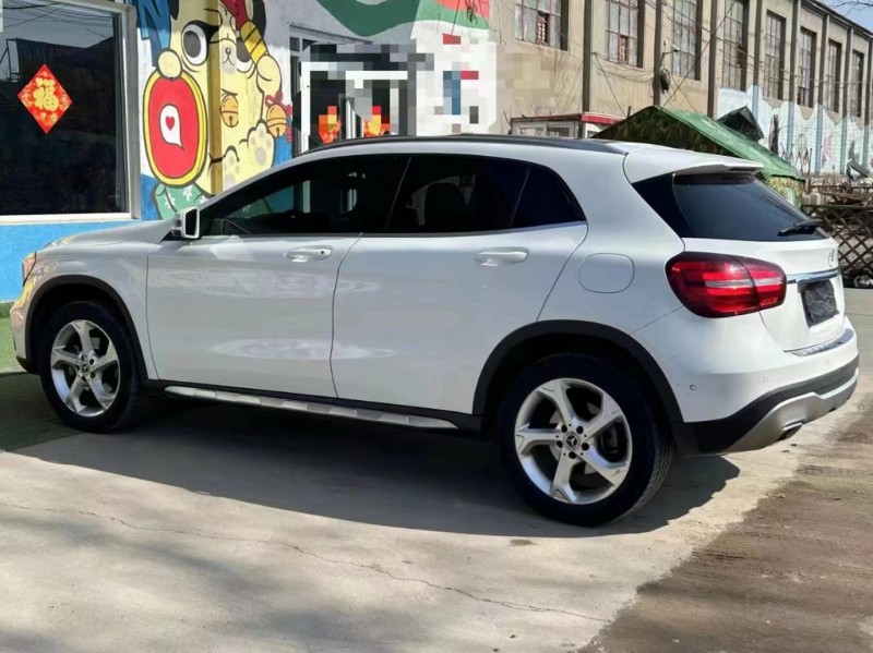 济宁19年奔驰GLA8