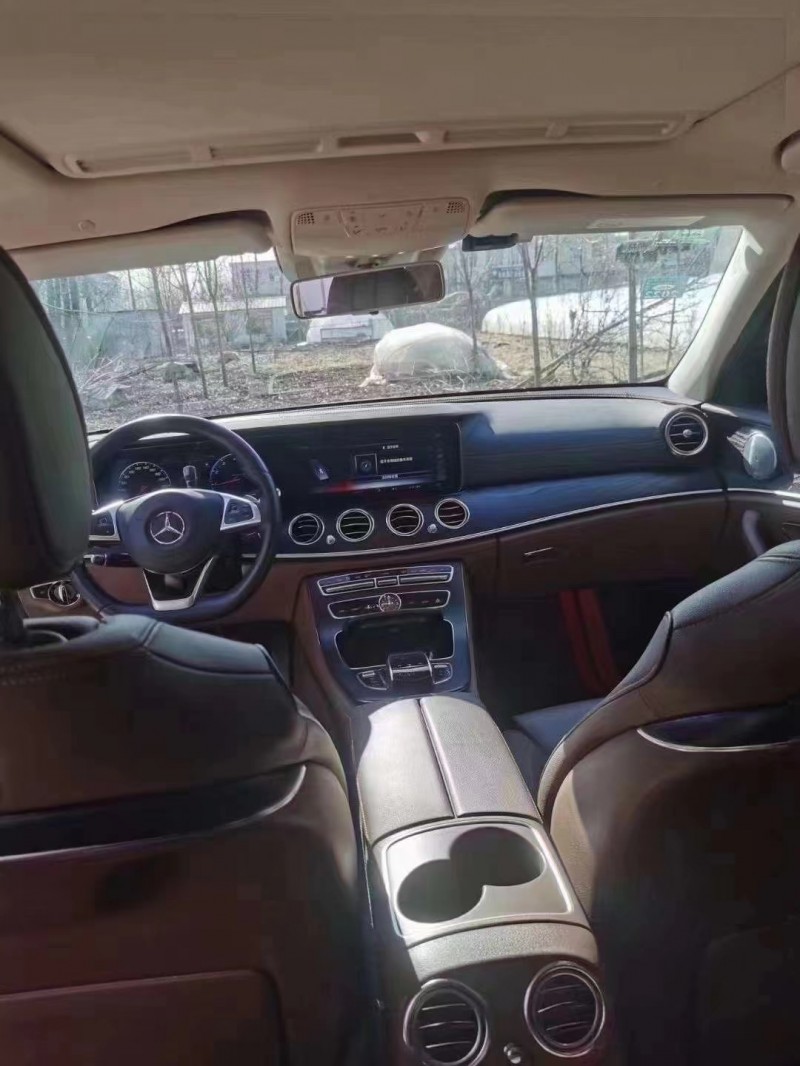 济宁18年奔驰E8