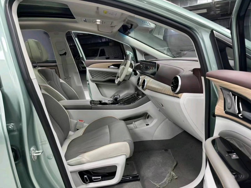 成都23年东风风行游艇4