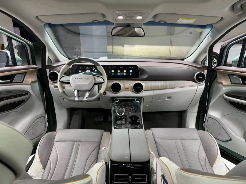 成都23年东风风行游艇6