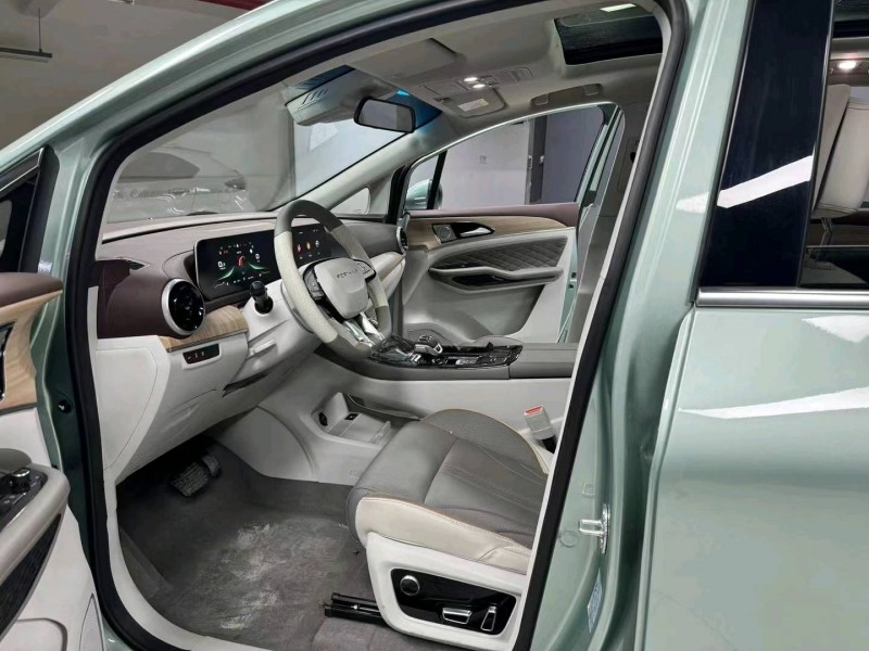 成都23年东风风行游艇9