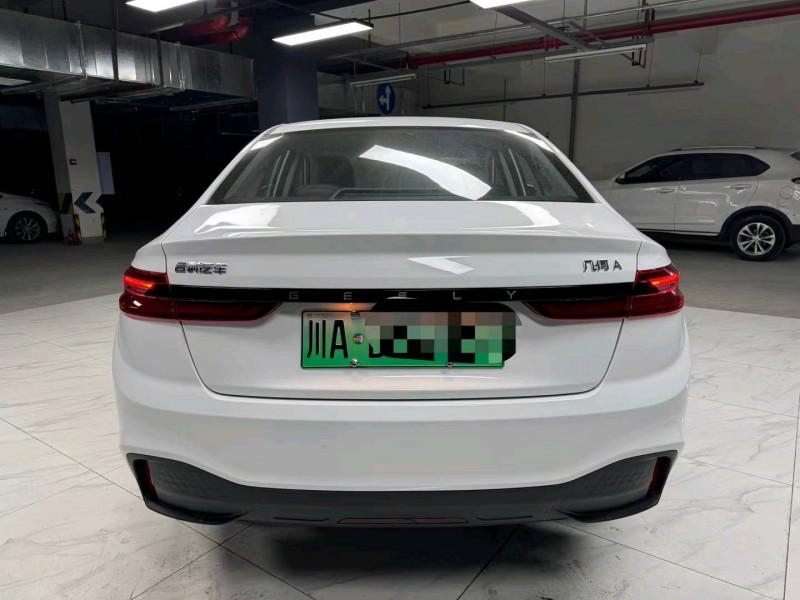 成都23年吉利几何4