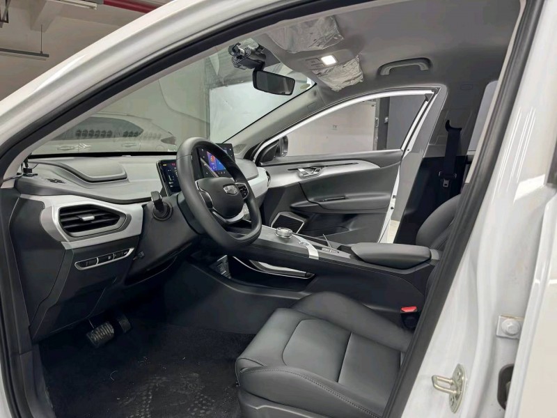 成都23年吉利几何5