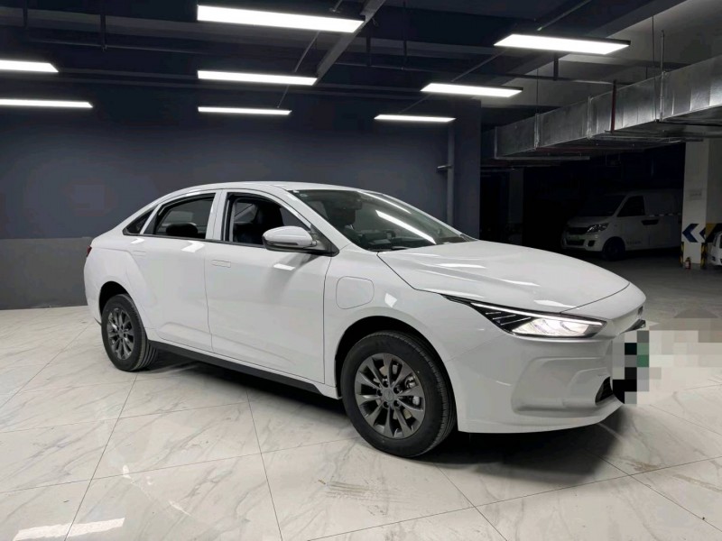 成都23年吉利几何7