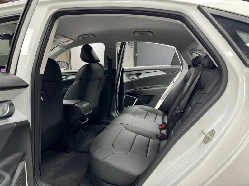 成都23年吉利几何8