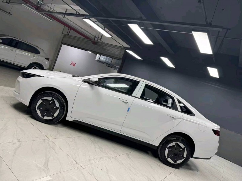 成都24年吉利几何2