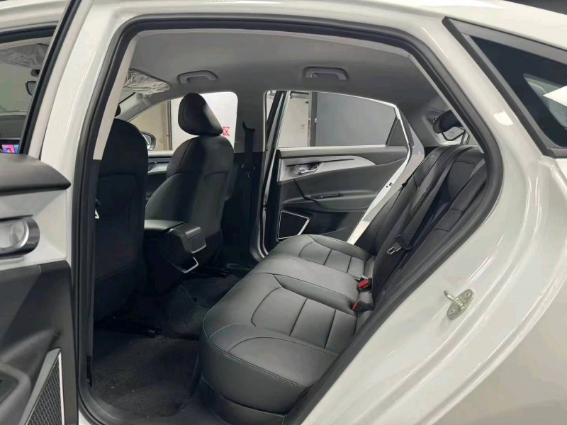 成都24年吉利几何5