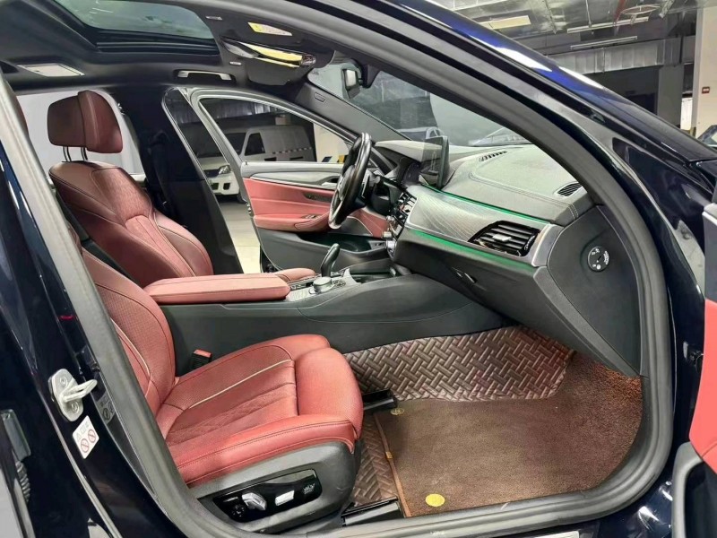 成都22年宝马5系3