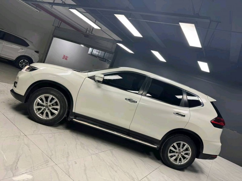 成都18年日产奇骏6