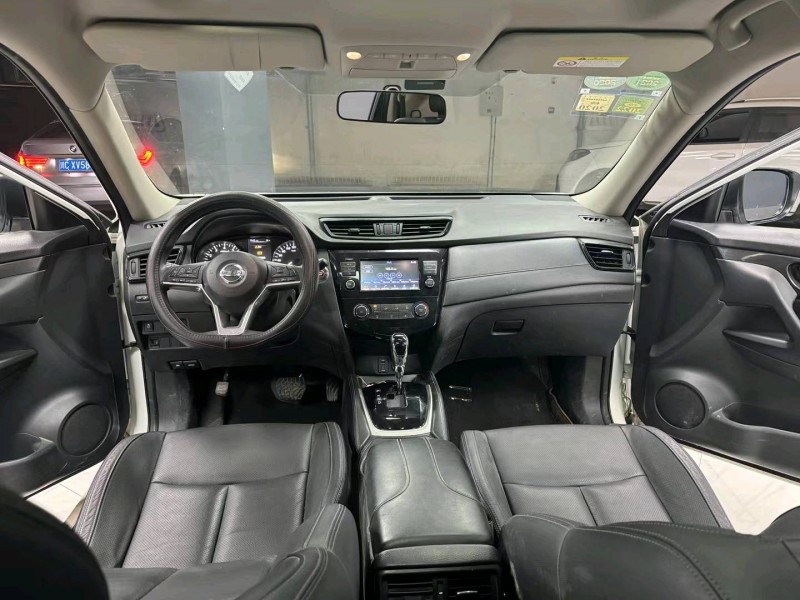 成都18年日产奇骏8