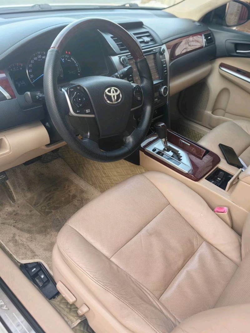 保定12年丰田凯美瑞6