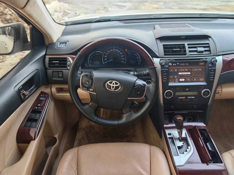 保定12年丰田凯美瑞7