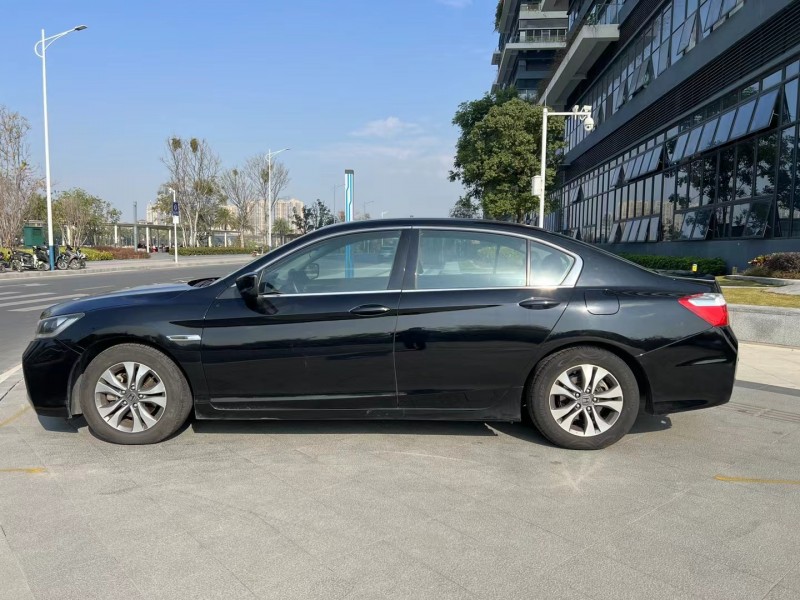 东莞16年本田雅阁8