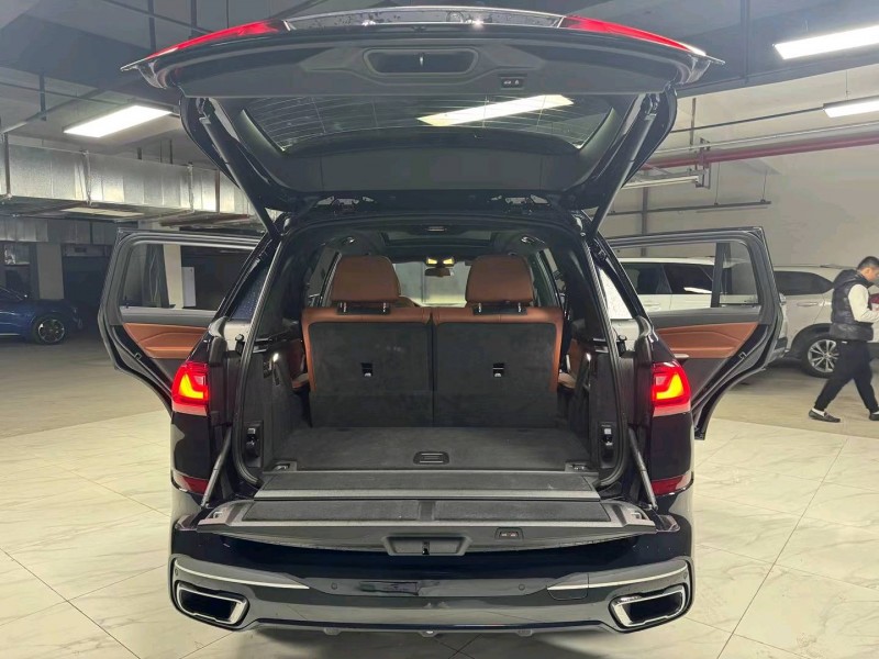 成都22年宝马X75