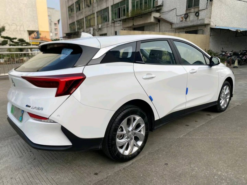 中山24年别克微蓝5