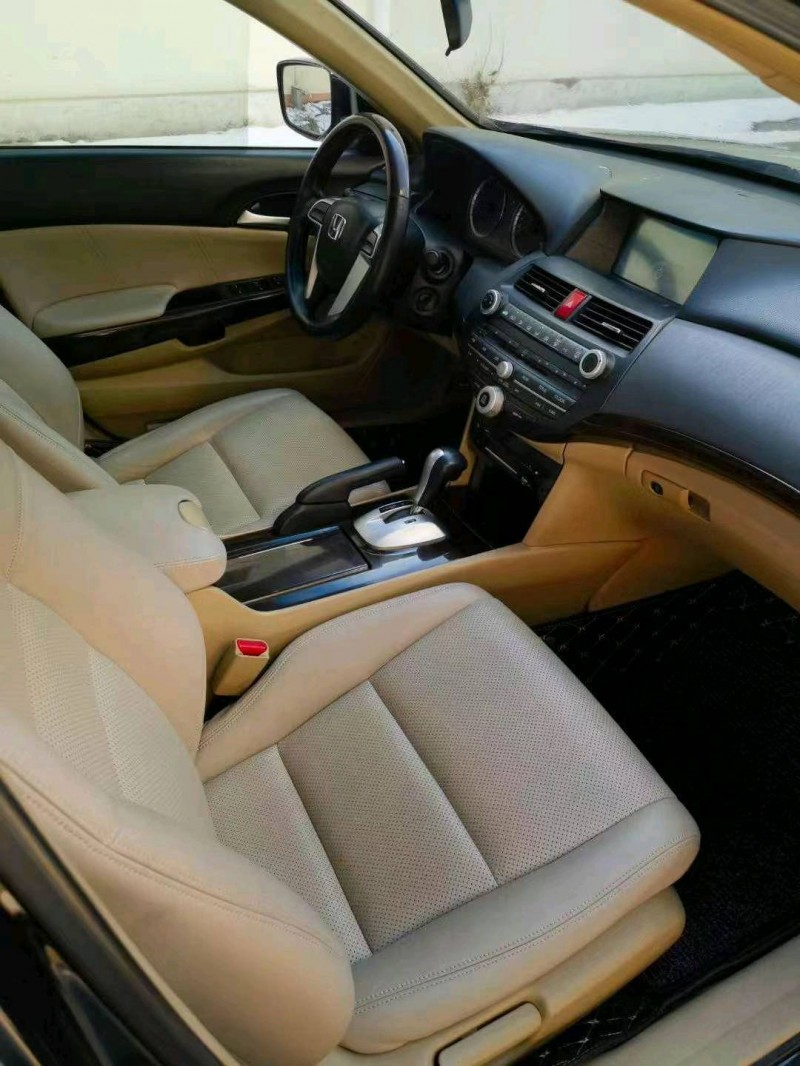 东营13年本田雅阁8