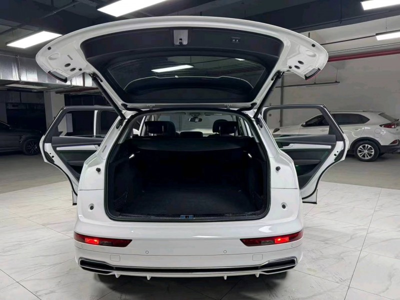 成都20年奥迪Q55