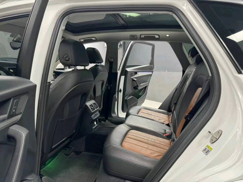 成都20年奥迪Q56