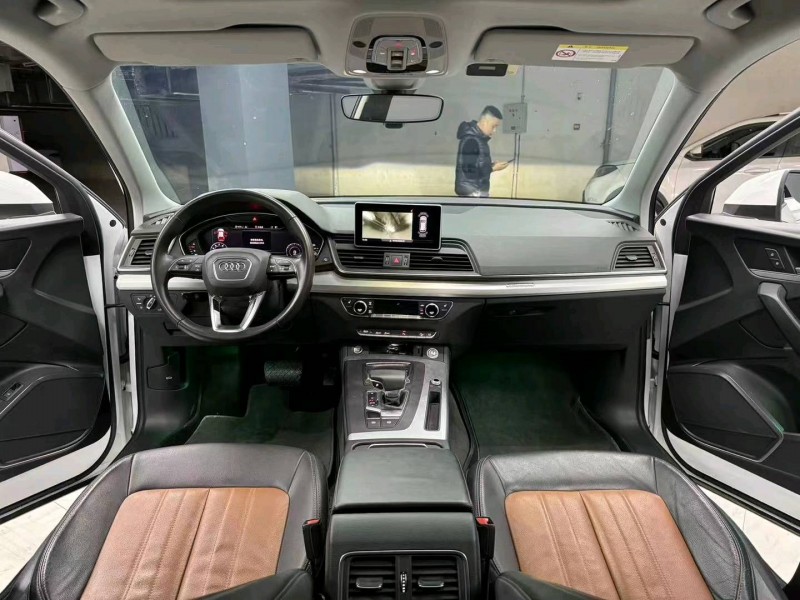 成都20年奥迪Q59