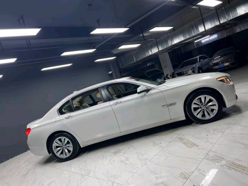 成都11年宝马7系2