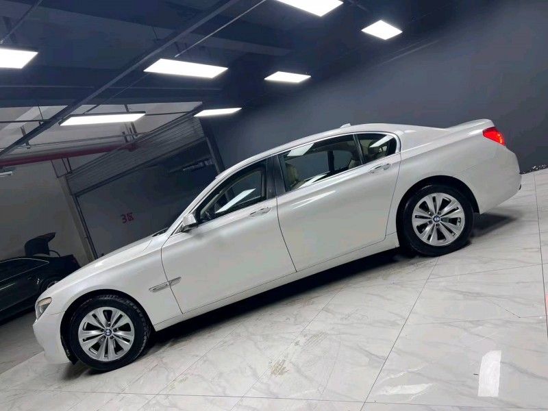 成都11年宝马7系8