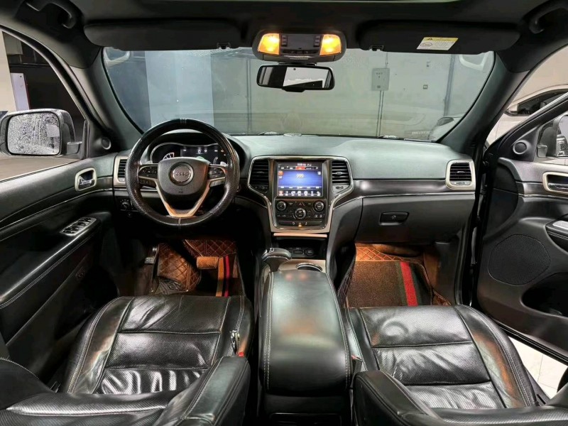 成都15年Jeep大切诺基9