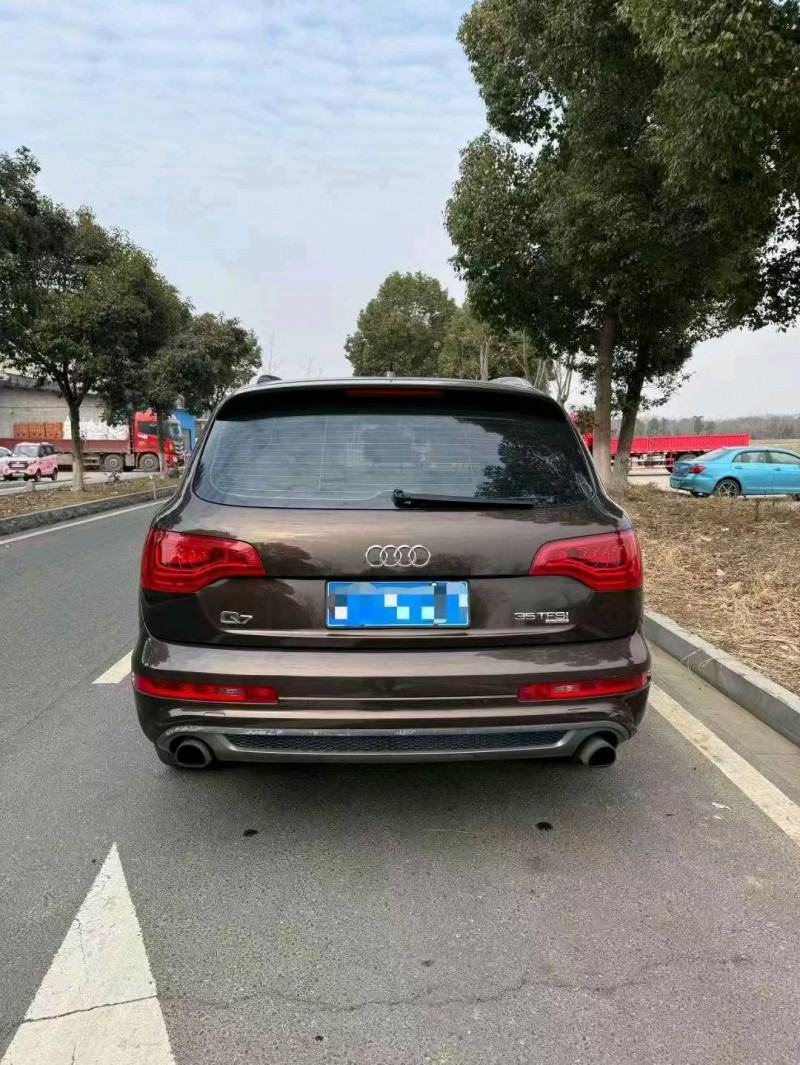 嘉興14年奧迪Q74