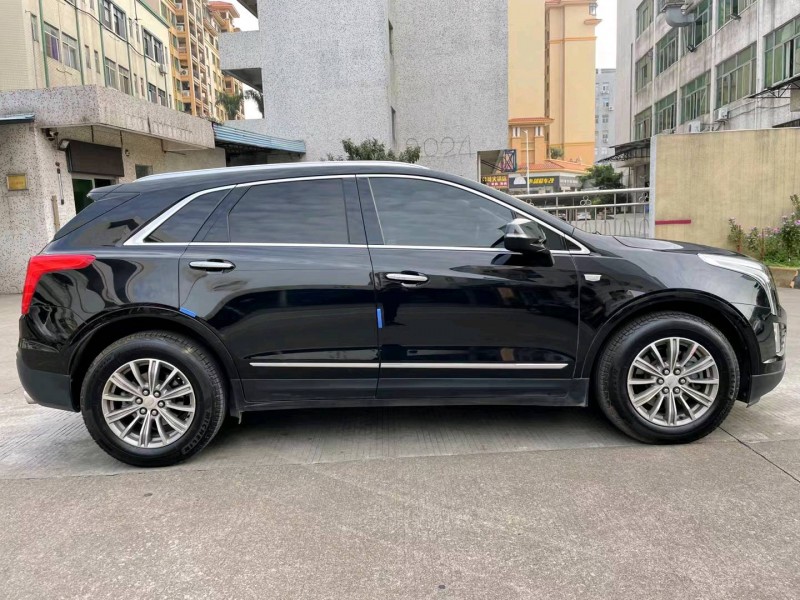中山19年凯迪拉克XT52