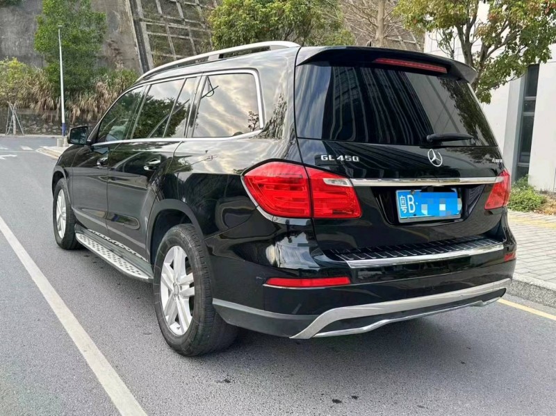 广州16年奔驰GL8
