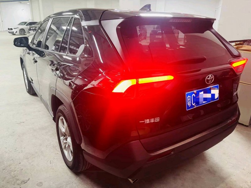 广州22年丰田RAV4荣放4