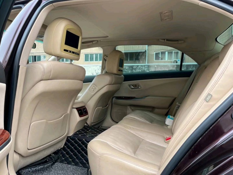 广州13年丰田皇冠5