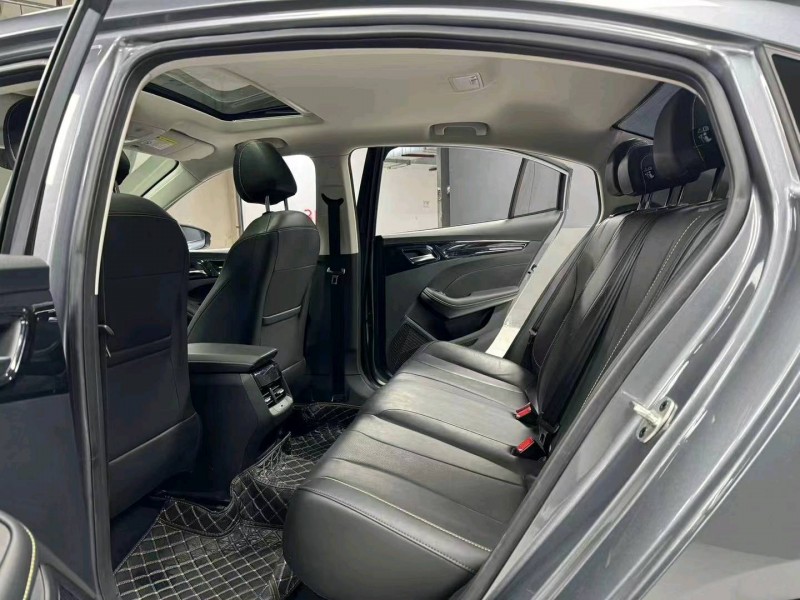 成都23年荣威i57