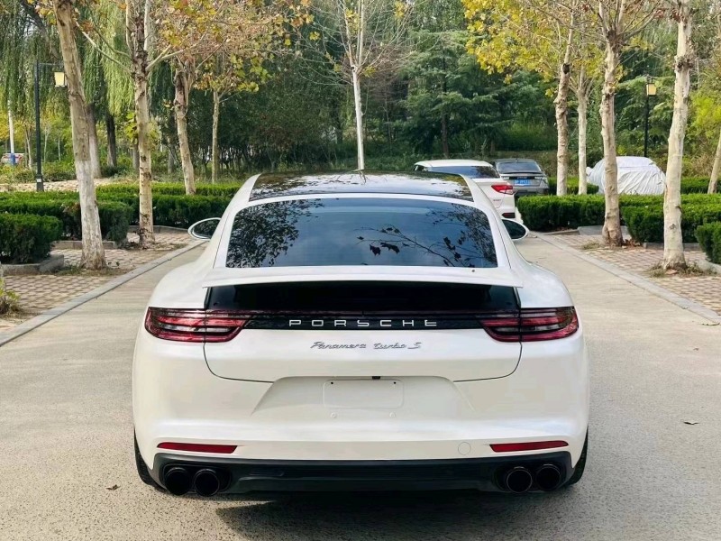 聊城18年保时捷帕拉梅拉9