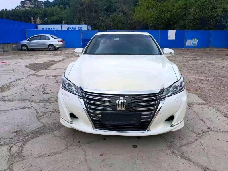 邯郸17年丰田皇冠1