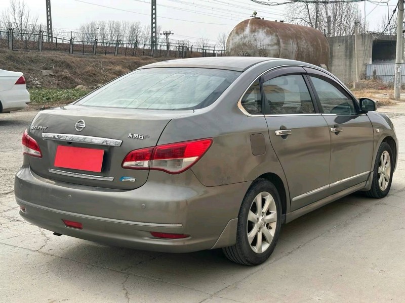 郑州11年日产轩逸4