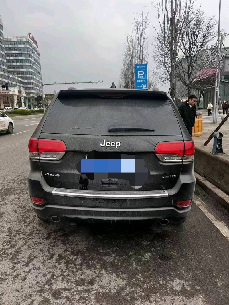 重庆16年Jeep大切诺基2