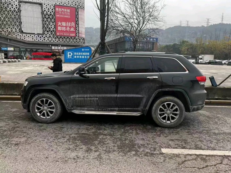 重庆16年Jeep大切诺基3