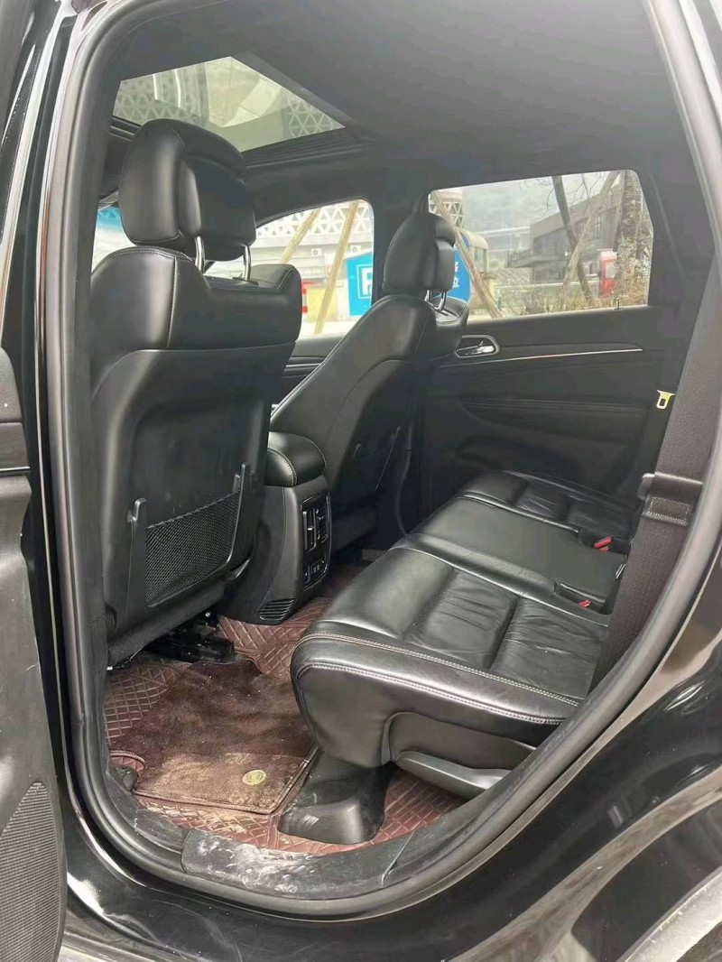 重庆16年Jeep大切诺基8