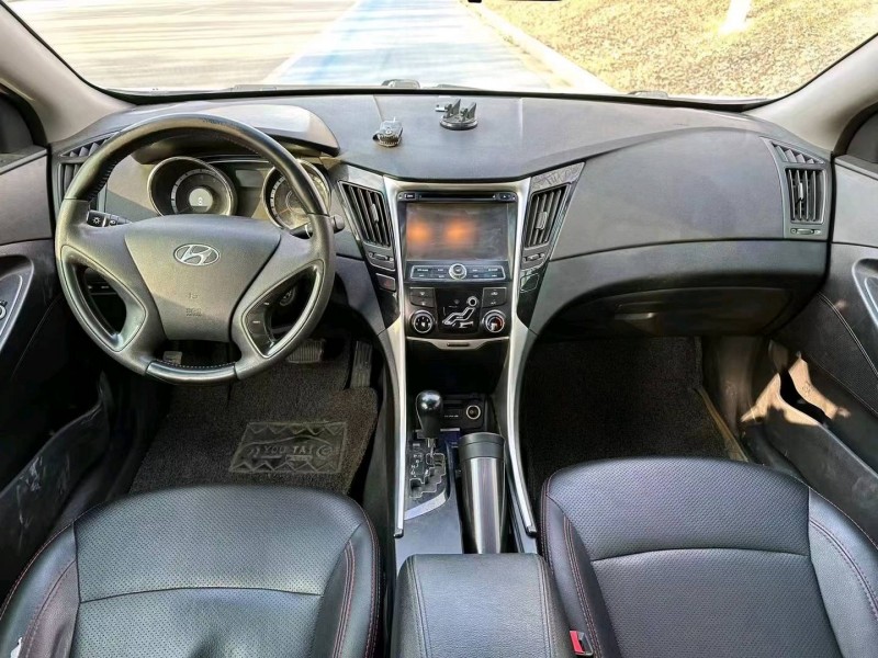 济南12年现代索纳塔八5