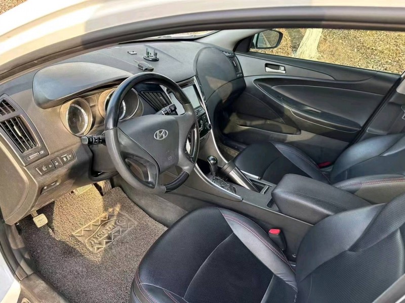 济南12年现代索纳塔八6