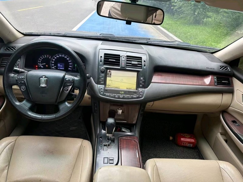 济南10年丰田皇冠5